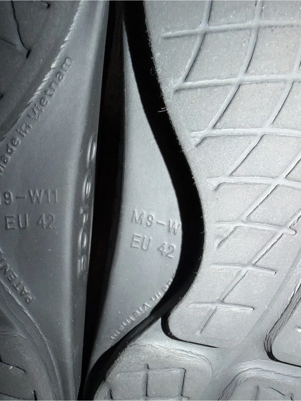 OOFOS Black Thong Recovery Sandals